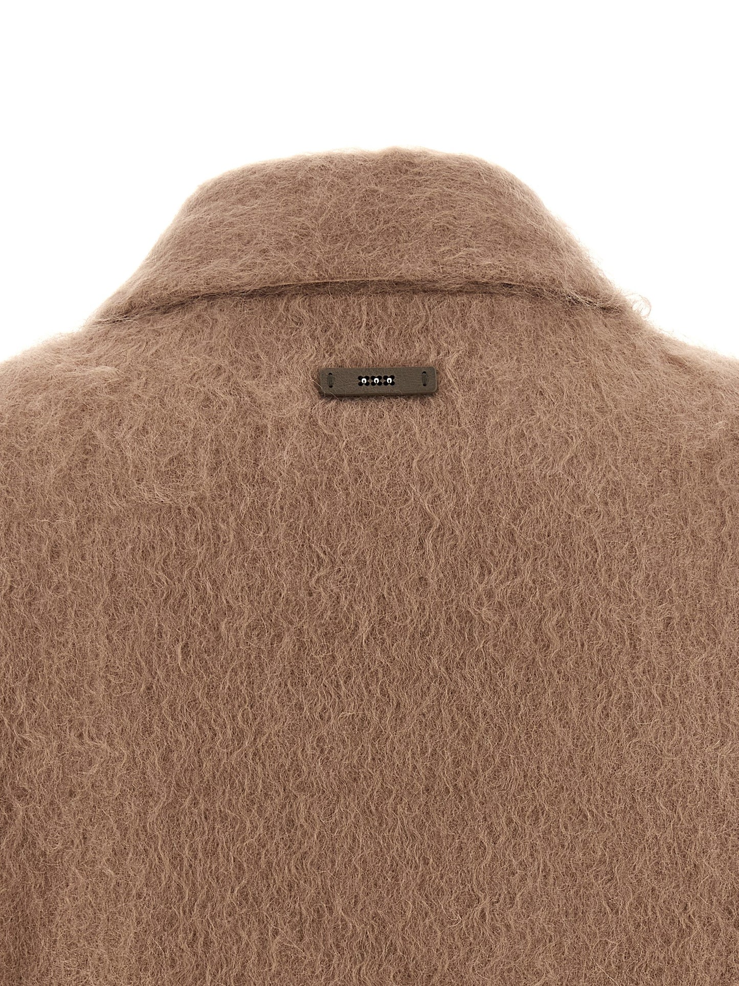 Jacket by Peserico for women in cotton mohair & virgin wool beige & hazelnut showcases a enveloping silhouette, artfully detailed with a enveloping and premium pockets for a truly enveloping finish.