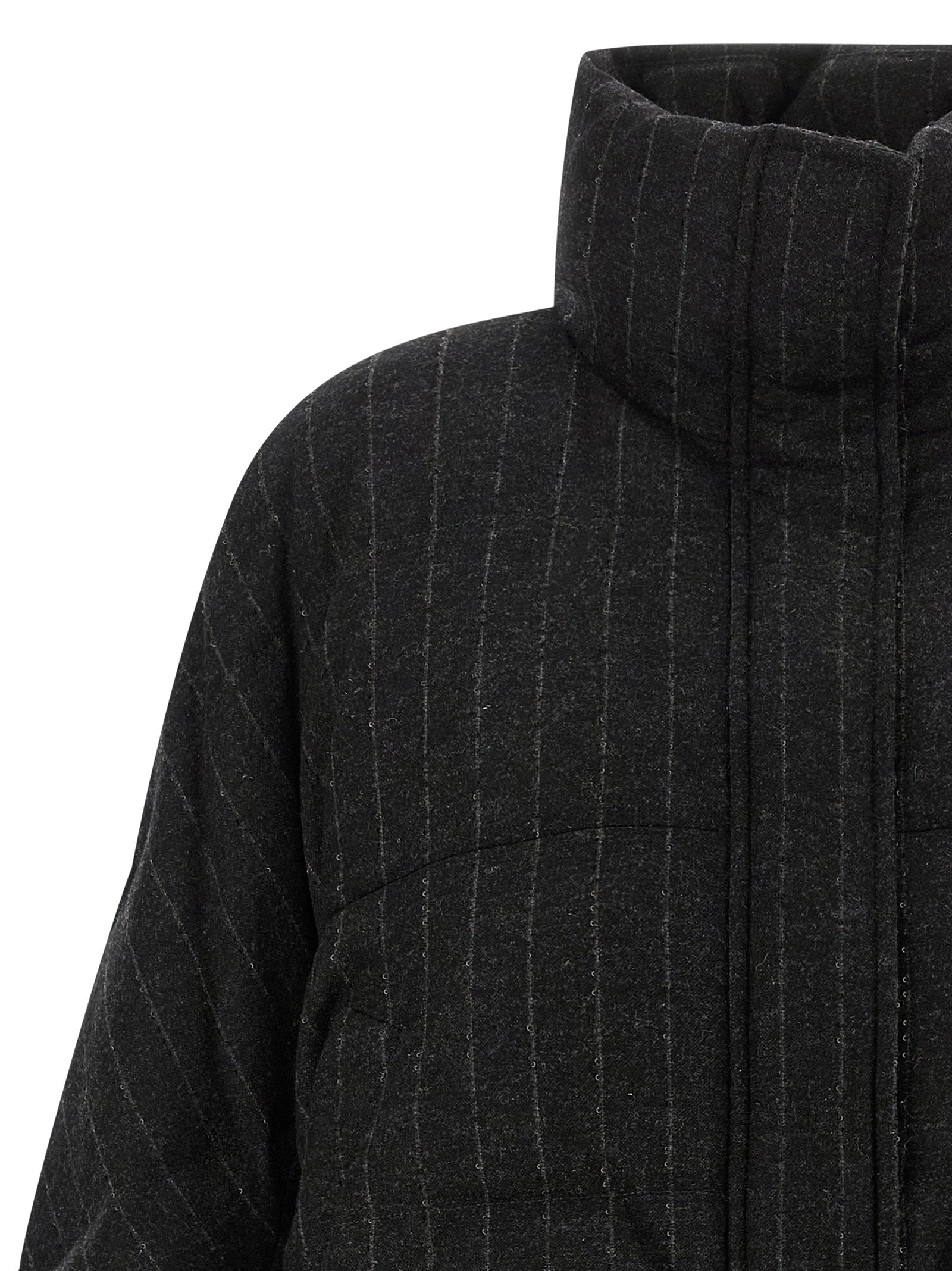 Puffer Jacket by Brunello Cucinelli for women in virgin cashmere wool viscose & sequins gray, patterned & pinstripe presents a effortlessly chic silhouette, showcasing a sophisticated and premium insulated for a truly effortlessly chic finish.