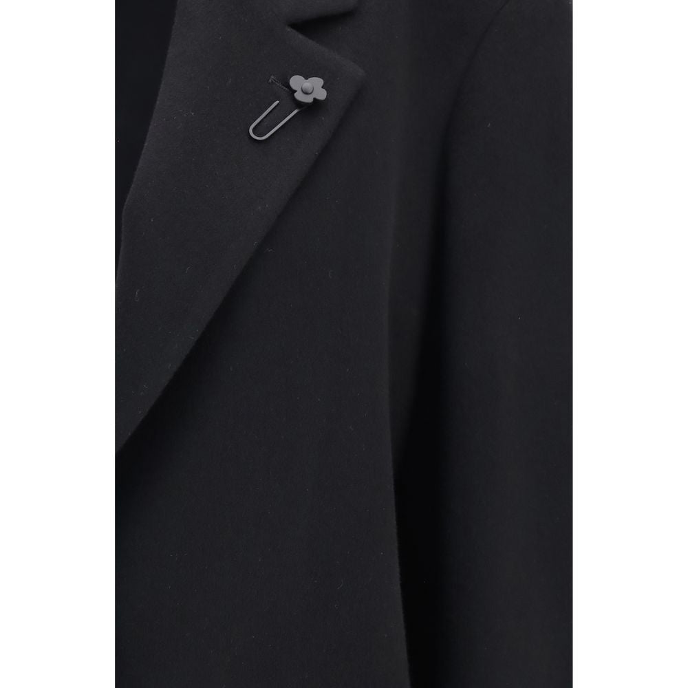 Blazer by Lardini for women in cashmere & capra leather black showcases a discerning silhouette, elegantly detailed with a sophisticated and premium for a truly discerning finish.