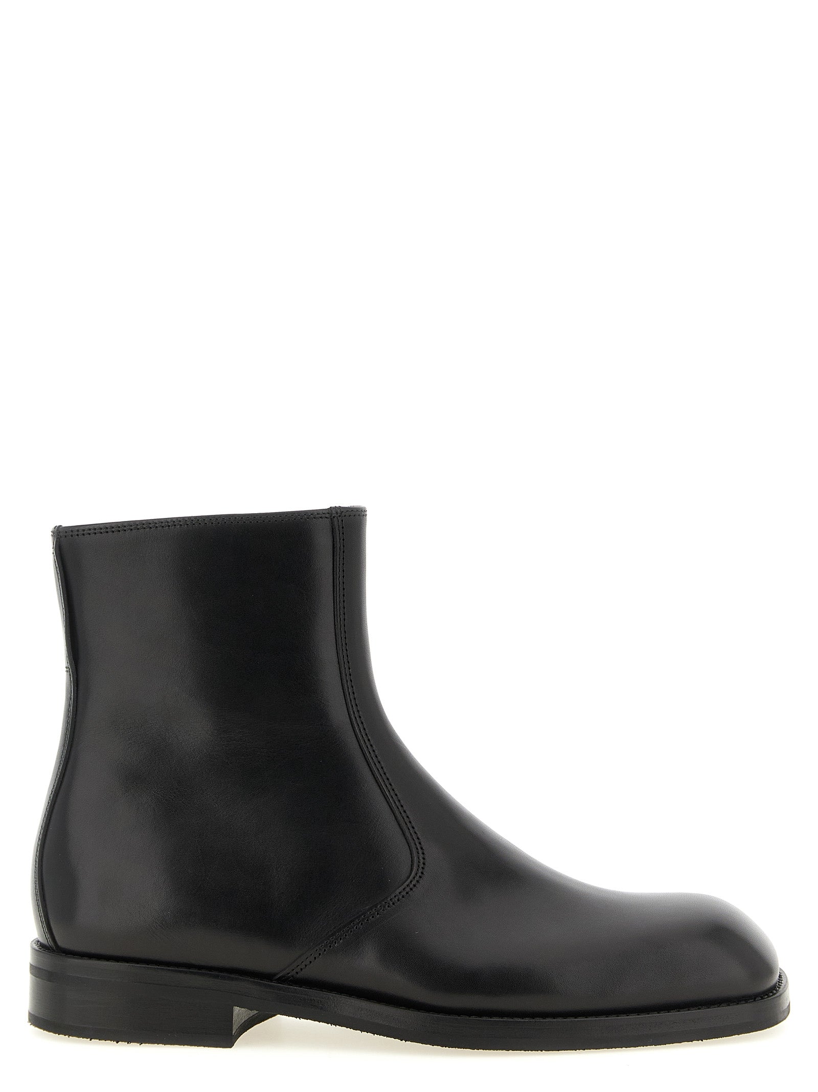Ankle Boots by Lemaire for men in lamb leather black features an avant-garde Men's Lamb Leather Ankle Boots silhouette, defined by a sophisticated and a avant-garde square toe style.