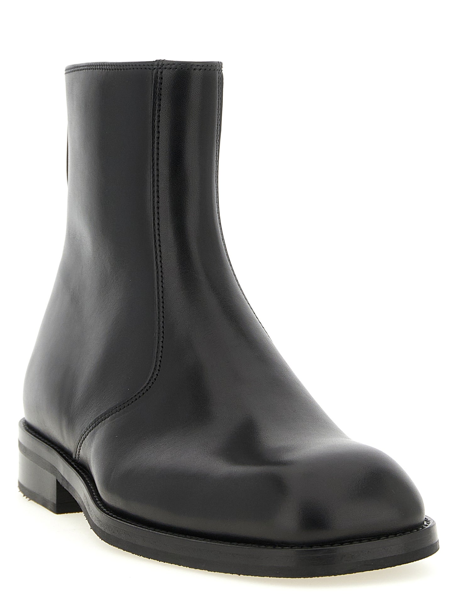 Ankle Boots by Lemaire for men in lamb leather black features an effortless chic silhouette from the Men's Lamb Leather Ankle Boots collection, showcasing a effortless chic and refined square toe style for an effortless chic look.