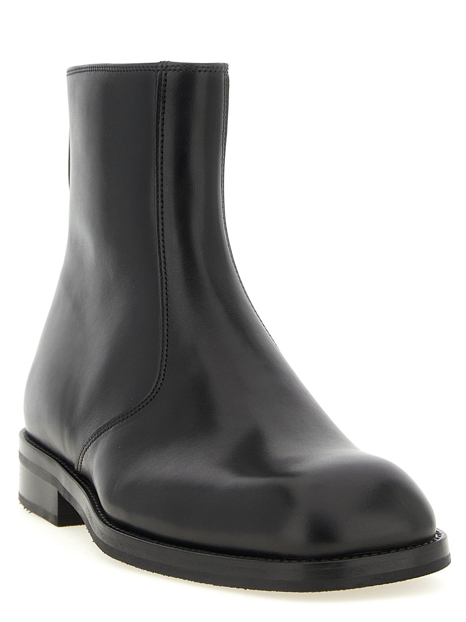 Ankle Boots by Lemaire for men in lamb leather black features an effortless chic silhouette from the Men's Lamb Leather Ankle Boots collection, showcasing a effortless chic and refined square toe style for an effortless chic look.