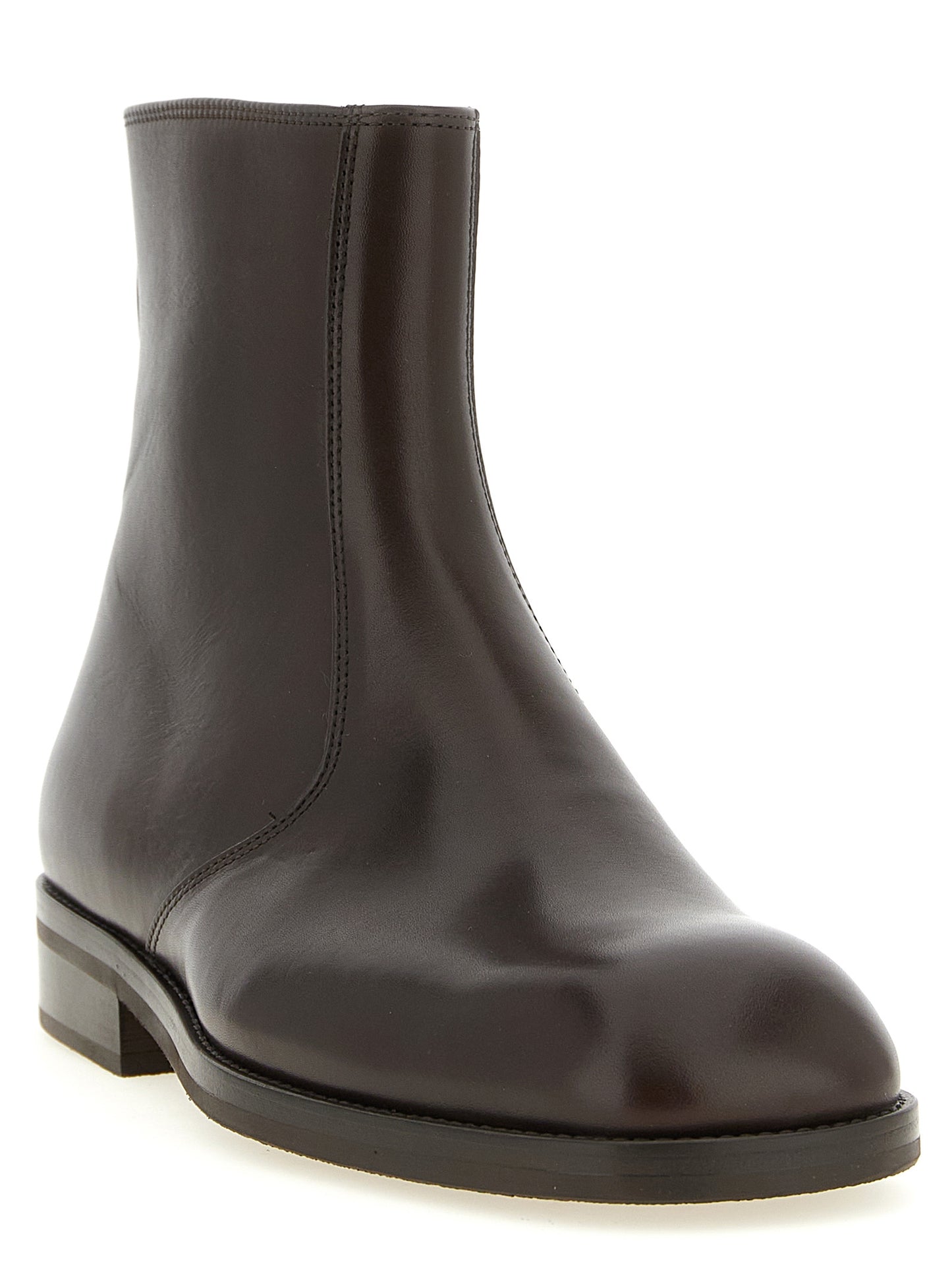 Low-Heel Ankle Boots by Lemaire for men in lamb leather brown showcases a ergonomic silhouette from the Men's Lamb Leather Low-Heel Ankle Boots collection, featuring a ergonomic low-heel and a ergonomic square toe style.