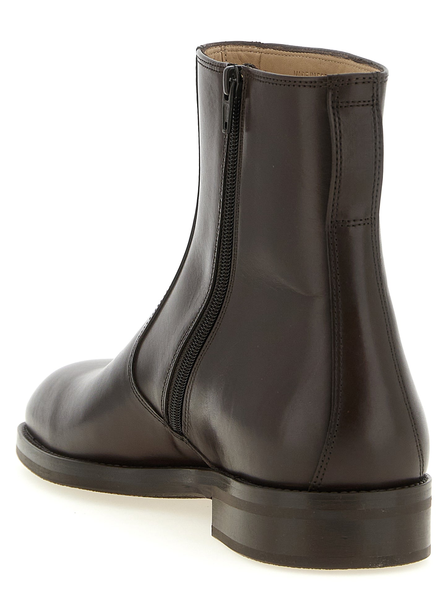 Low-Heel Ankle Boots by Lemaire for men in lamb leather brown showcases a impeccable silhouette as Men's Lamb Leather Low-Heel Ankle Boots, artfully defined by a impeccable low-heel and a impeccable square toe style.
