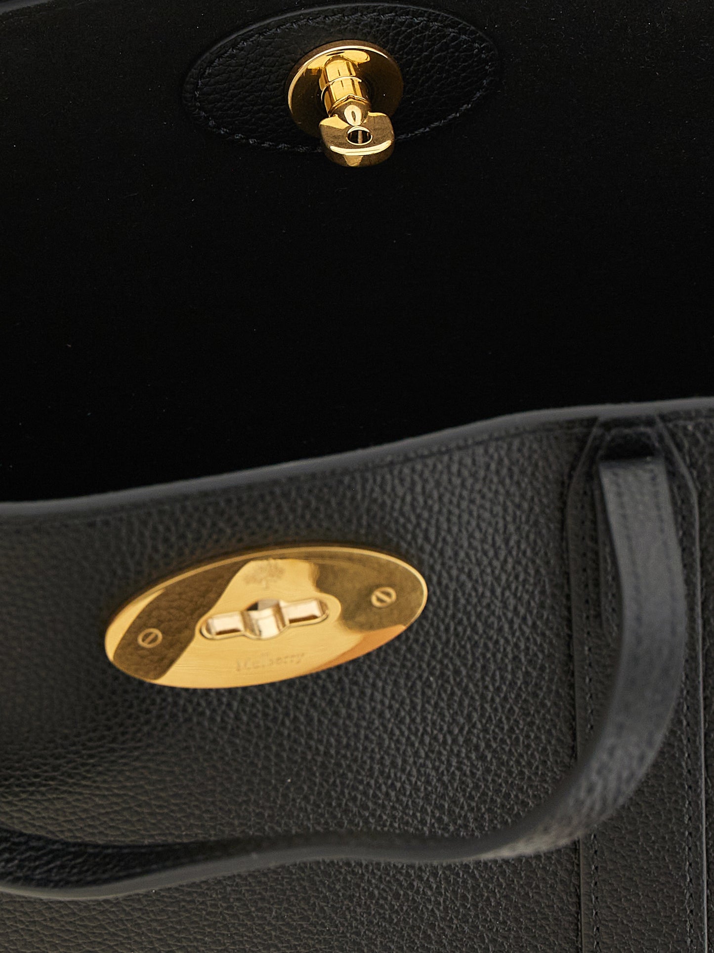 Mni Tote Bag by Mulberry for women in calfskin leather black, gold & signature features an sumptuous Icon Calfskin Leather Mni Tote Bag design with a secure , ample , and versatile shoulder-strap, handle & adjustable-strap for an sumptuous finish.