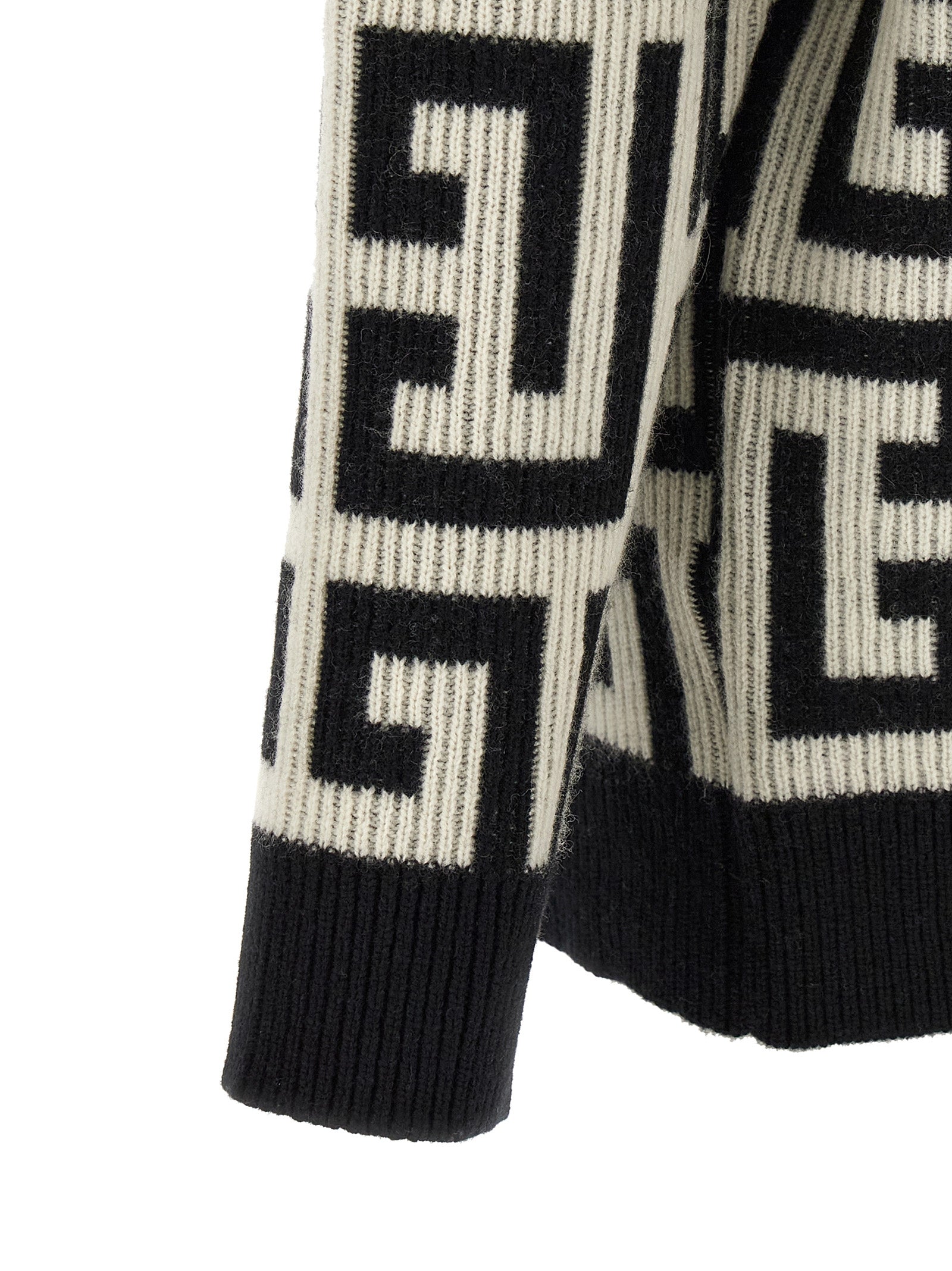 Cardigan by Balmain for men in cashmere merino wool & goat leather bicolour, black, white & monogram features an impeccable silhouette, showcasing a sophisticated and detail for a truly impeccable finish.