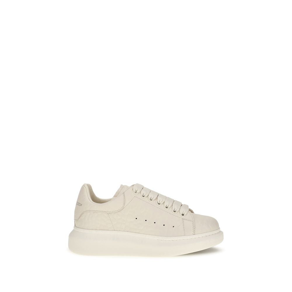Sneakers by Alexander McQueen for women in bos taurus pebbled calf leather white & signature features a chic design, perfectly showcasing the chic chunky style of this Women's Chunky Bos Taurus Pebbled Calf Leather Sneakers.