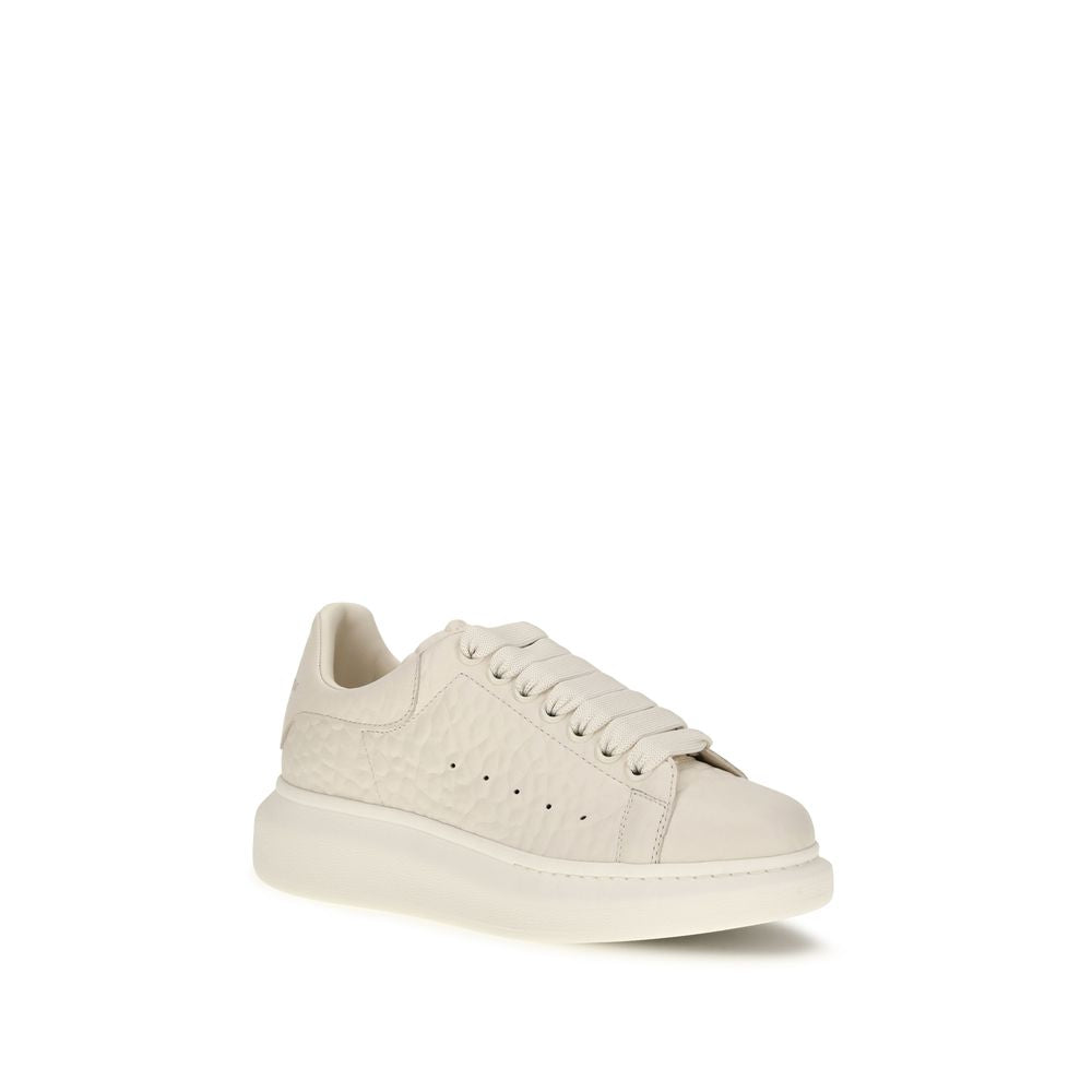 Sneakers by Alexander McQueen for women in bos taurus pebbled calf leather white & signature presents a sumptuous silhouette, artfully capturing the essence of the Women's Chunky Bos Taurus Pebbled Calf Leather Sneakers with its sumptuous chunky style design.