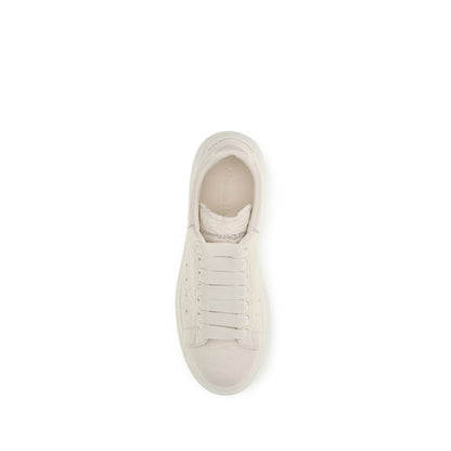 Sneakers by Alexander McQueen for women in bos taurus pebbled calf leather white & signature presents a impeccable silhouette as Women's Chunky Bos Taurus Pebbled Calf Leather Sneakers, expertly defined by a impeccable chunky style for a impeccable, high-fashion look.