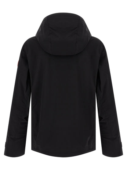 This Hooded Rain Coat by Canada Goose for men in stretch polyamide black presents a weatherproof silhouette, meticulously detailed with water-resistant, pockets, hooded & windproof and a weatherproof hooded neckline for a truly weatherproof finish.