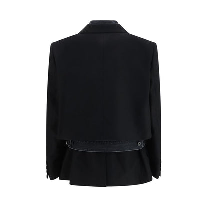 Trucker Jacket by Sacai for women in wool flannel & denim cotton black showcases a bohemian silhouette, artfully detailed with a bohemian shirt-collar neckline and signature pockets & insulated for a truly bohemian finish.
