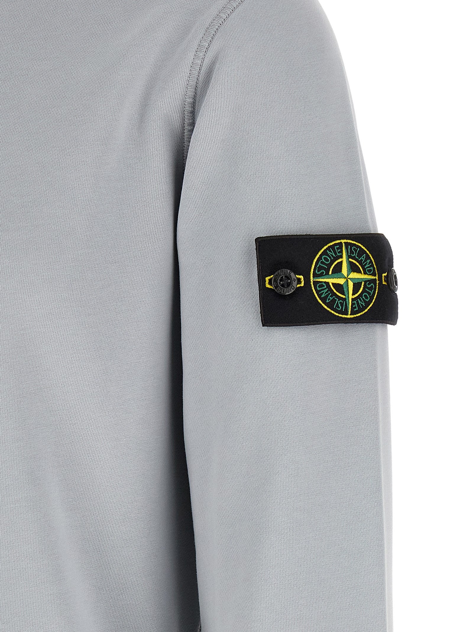Sweatshirt by Stone Island for men in organic cotton gray features an magnificent silhouette, showcasing a sophisticated and detail for a truly magnificent finish.