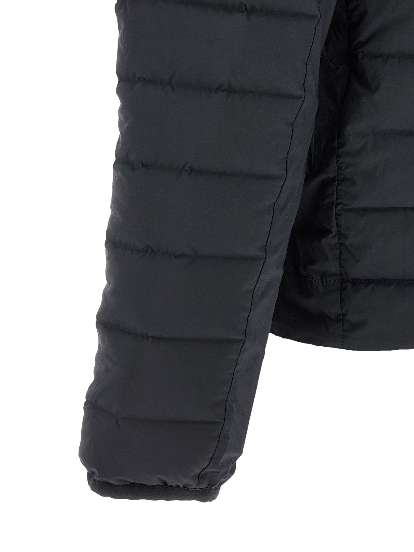 This Hooded Puffer Jacket by Stone Island for men in stretch polyamide blue exhibits a edgy silhouette, meticulously detailed with functional hooded & insulated and a edgy hooded high-neck neckline for a edgy finish.