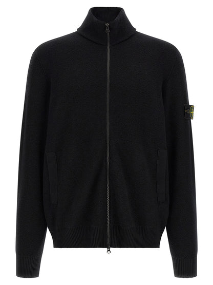 Cardigan by Stone Island for men in virgin wool black features an crisp silhouette, showcasing a sophisticated high-neck neckline and detail for a truly crisp finish.