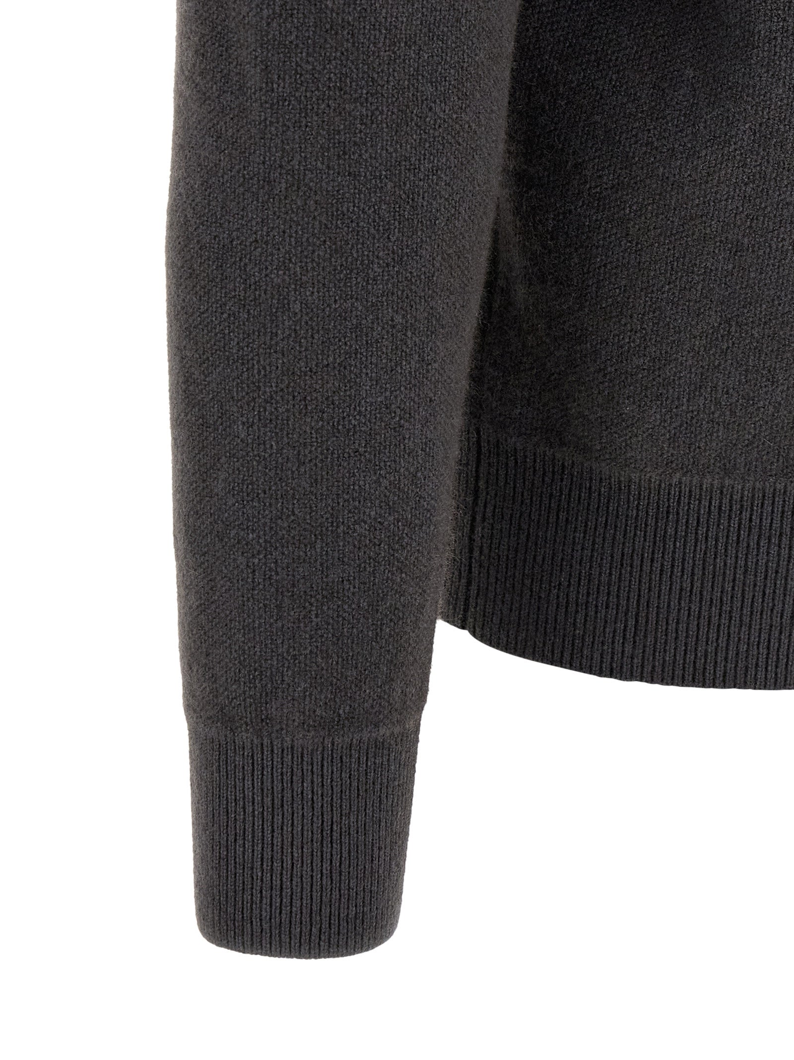 Hooded Cardigan by Lemaire for men in cashmere gray presents a textural silhouette, artfully finished with a textural and for a sophisticated, textural look.