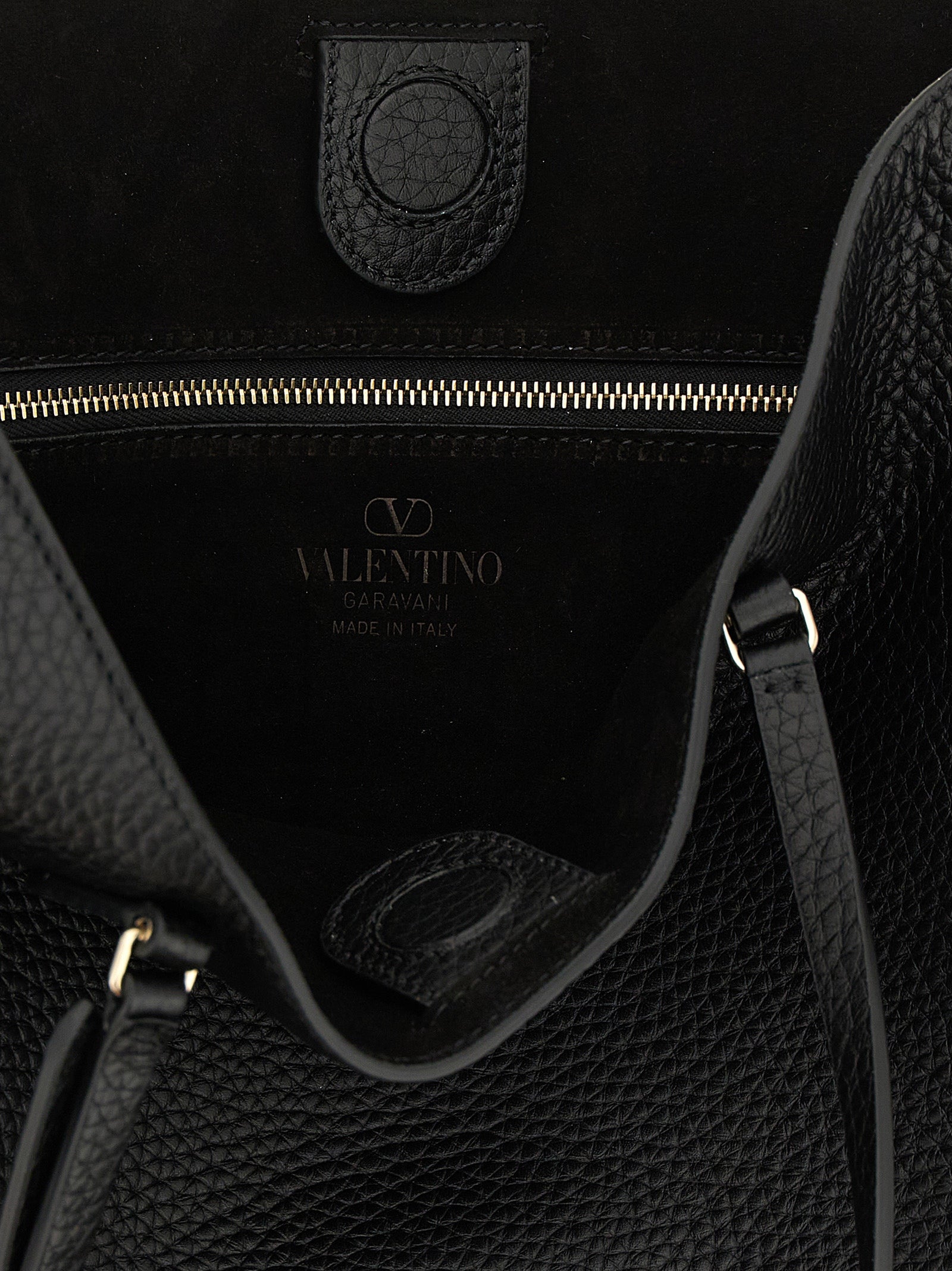 Medium Shoulder Tote Bag by Valentino Garavani for women in suede calfskin leather black & print features a enviable silhouette, showcasing a secure zipper & magnetic, ample , and enviable shoulder-strap, handle & adjustable-strap for a enviable finish.