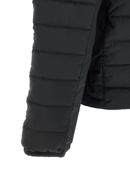 This Hooded Puffer Jacket by Stone Island for men in stretch polyamide black exhibits a edgy silhouette, meticulously detailed with functional lightweight, pockets, hooded, insulated & windproof and a edgy hooded high-neck neckline for a edgy finish.