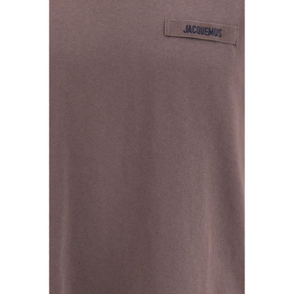 T-Shirt by Jacquemus for men in cotton brown & monogram features an on trend silhouette, perfectly showcasing a on trend and for an elevated aesthetic.