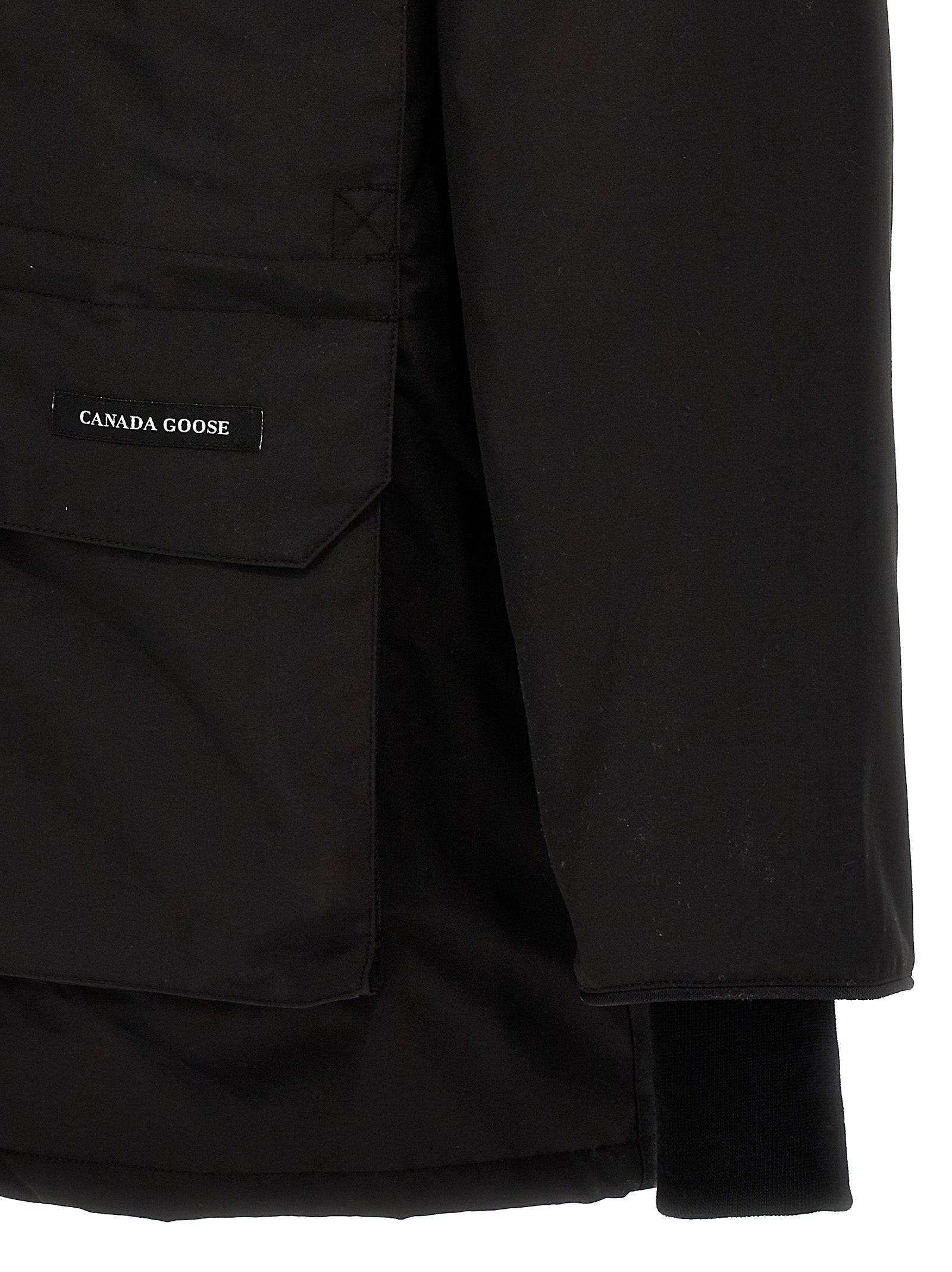 This Hooded Parka by Canada Goose for men in cotton polyester black presents a utilitarian silhouette, meticulously detailed with insulated & hooded and a utilitarian for a sophisticated, weather-ready look.