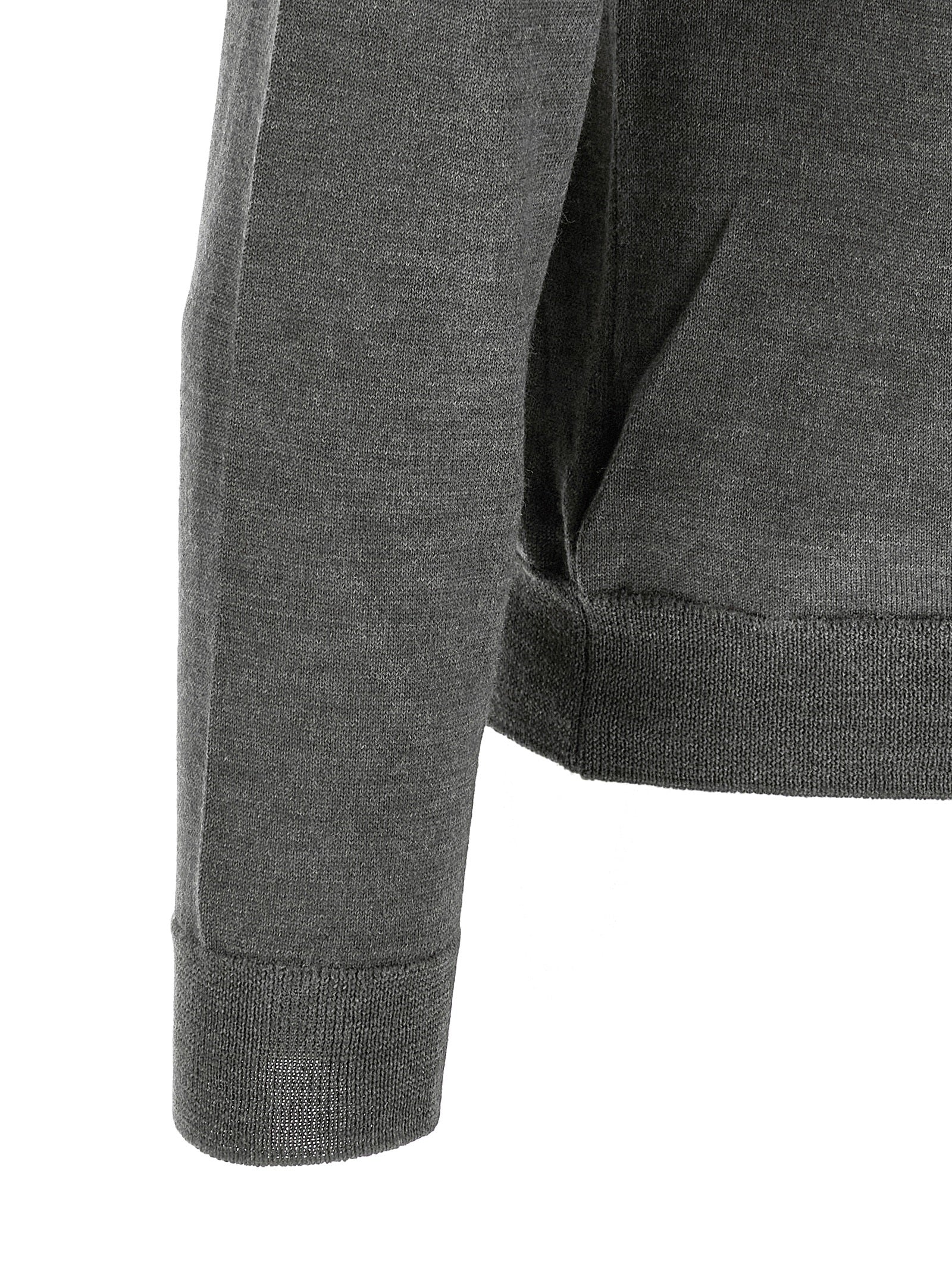 Cardigan by ZANONE for men in virgin wool gray showcases a captivating silhouette, artfully detailed with a captivating and for a truly sophisticated captivating look.