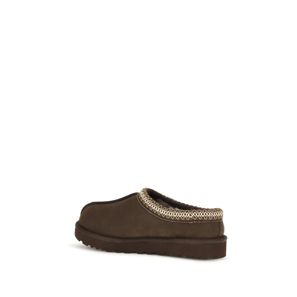 Mules Flat Shoes by UGG for women in eva polyester suede leather brown & signature presents a impeccable silhouette as Women's EVA Polyester Suede Leather Mules Flat Shoes, artfully designed with a and a impeccable for a refined, upscale finish.