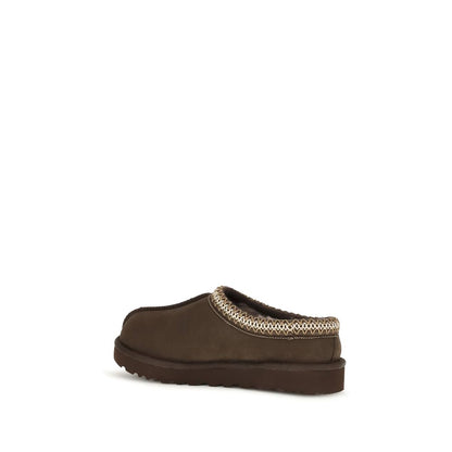 Mules Flat Shoes by UGG for women in eva polyester suede leather brown & signature presents a impeccable silhouette as Women's EVA Polyester Suede Leather Mules Flat Shoes, artfully designed with a and a impeccable for a refined, upscale finish.