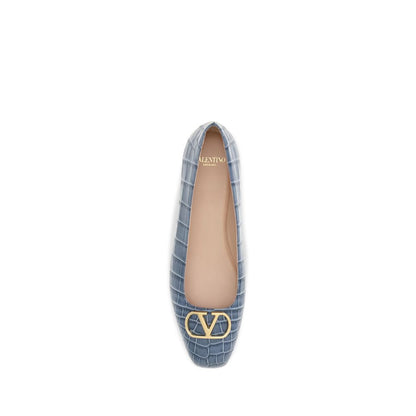 Ballet Flat Shoes by Valentino Garavani for women in bos taurus calfskin crocodile nappa leather blue & signature features an statuesque silhouette from the V Logo Women's Bos Taurus Calfskin Crocodile Nappa Leather Ballet Flat Shoes collection, showcasing a and a statuesque for a statuesque look.