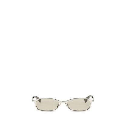 This Sunglasses by Saint Laurent for women in bos taurus calfskin leather silver presents a sumptuous silhouette, showcasing a sumptuous in silver coloured frame and high-performance .