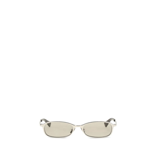 This Sunglasses by Saint Laurent for women in bos taurus calfskin leather silver presents a sumptuous silhouette, showcasing a sumptuous in silver coloured frame and high-performance .