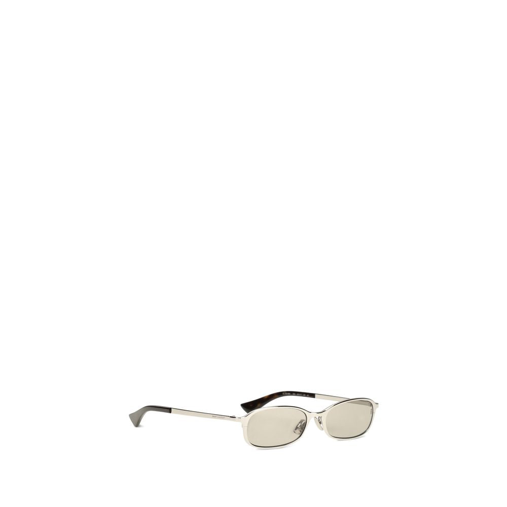 Sunglasses by Saint Laurent for women in bos taurus calfskin leather silver features a contemporary silhouette, showcasing a contemporary in silver coloured frame with high-performance .