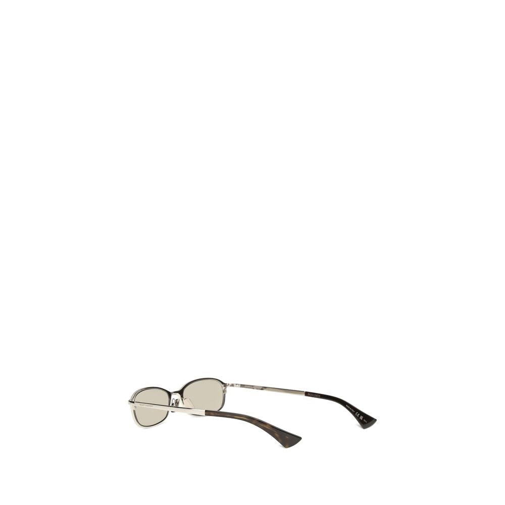 Sunglasses by Saint Laurent for women in bos taurus calfskin leather silver features an effortlessly chic with silver coloured frame detailing and for a effortlessly chic aesthetic.