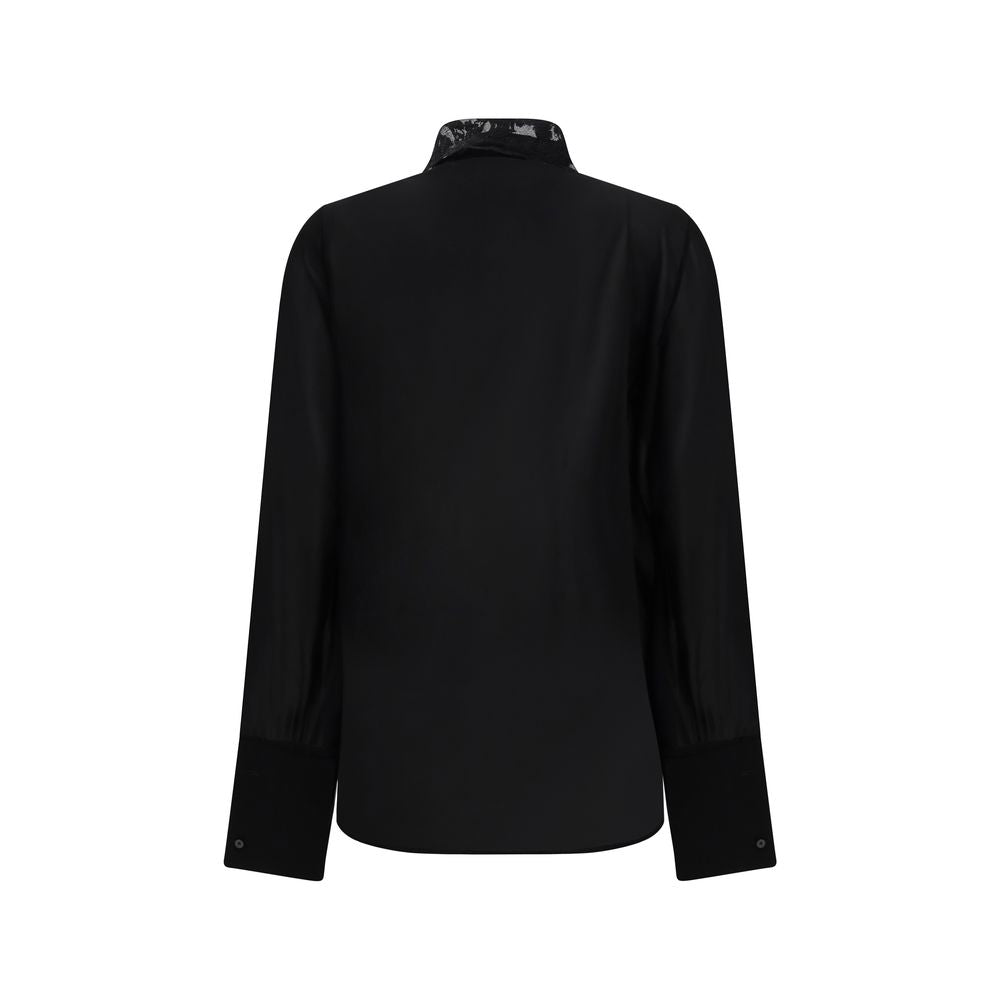 Blouse by Fendi for women in silk black presents a discerning silhouette, showcasing a sophisticated and for a truly discerning finish.