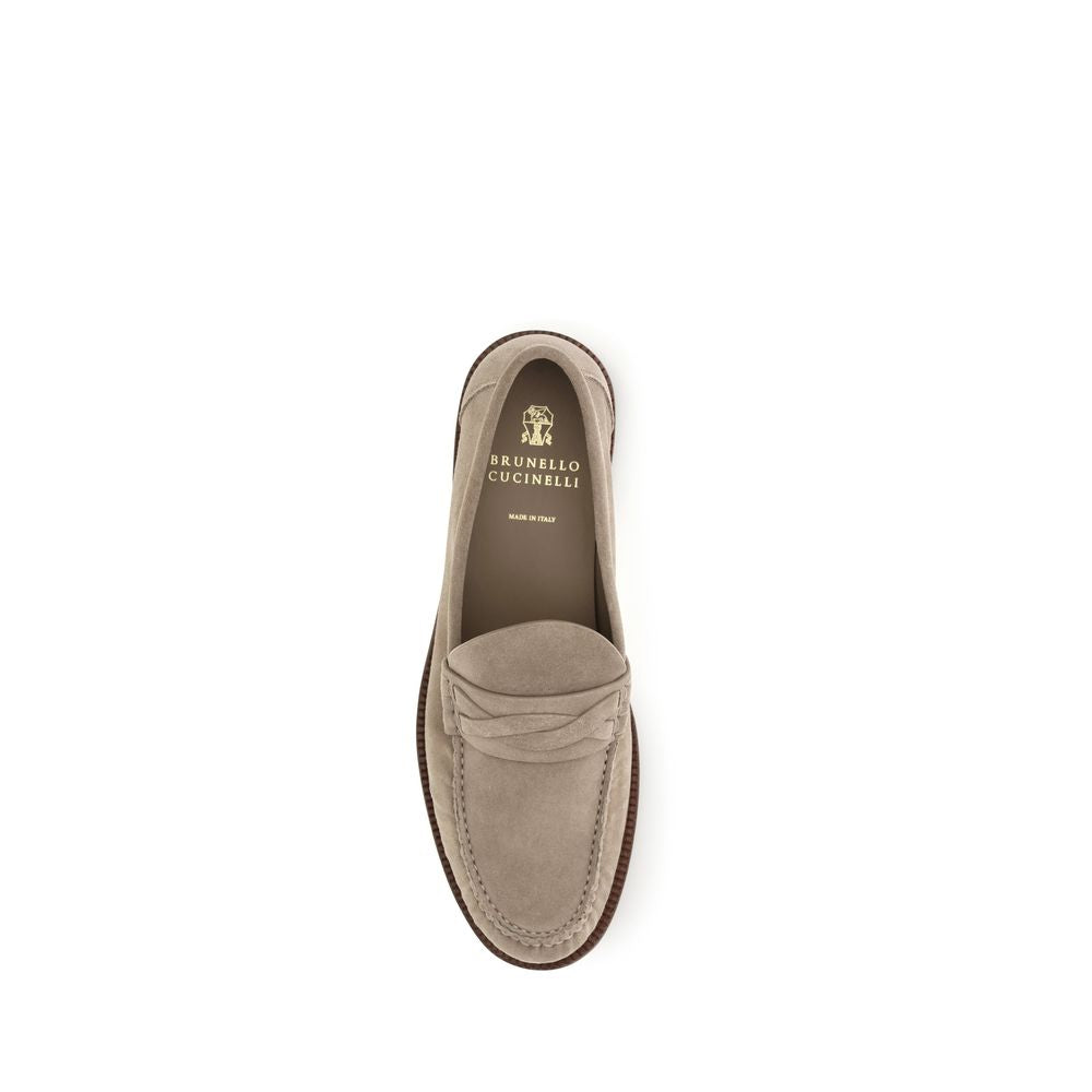 Loafer Slip-On Strap Shoes by Brunello Cucinelli for men in suede leather & rubber beige features an dynamic silhouette from the Men's Suede Leather & Rubber Loafer Slip-On Strap Shoes collection, defined by a dynamic and for a dynamic look.