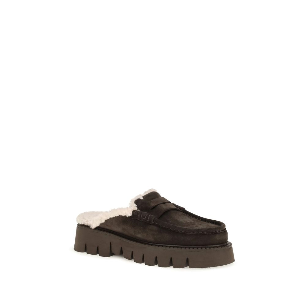 Clogs Mules Flat Shoes by Pedro García for women in bos taurus calf leather brown showcases a enchanting silhouette as part of the Women's Bos Taurus Calf Leather Clogs Mules Flat Shoes collection, defined by a enchanting and for a enchanting look.