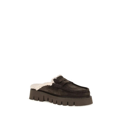 Clogs Mules Flat Shoes by Pedro García for women in bos taurus calf leather brown showcases a enchanting silhouette as part of the Women's Bos Taurus Calf Leather Clogs Mules Flat Shoes collection, defined by a enchanting and for a enchanting look.