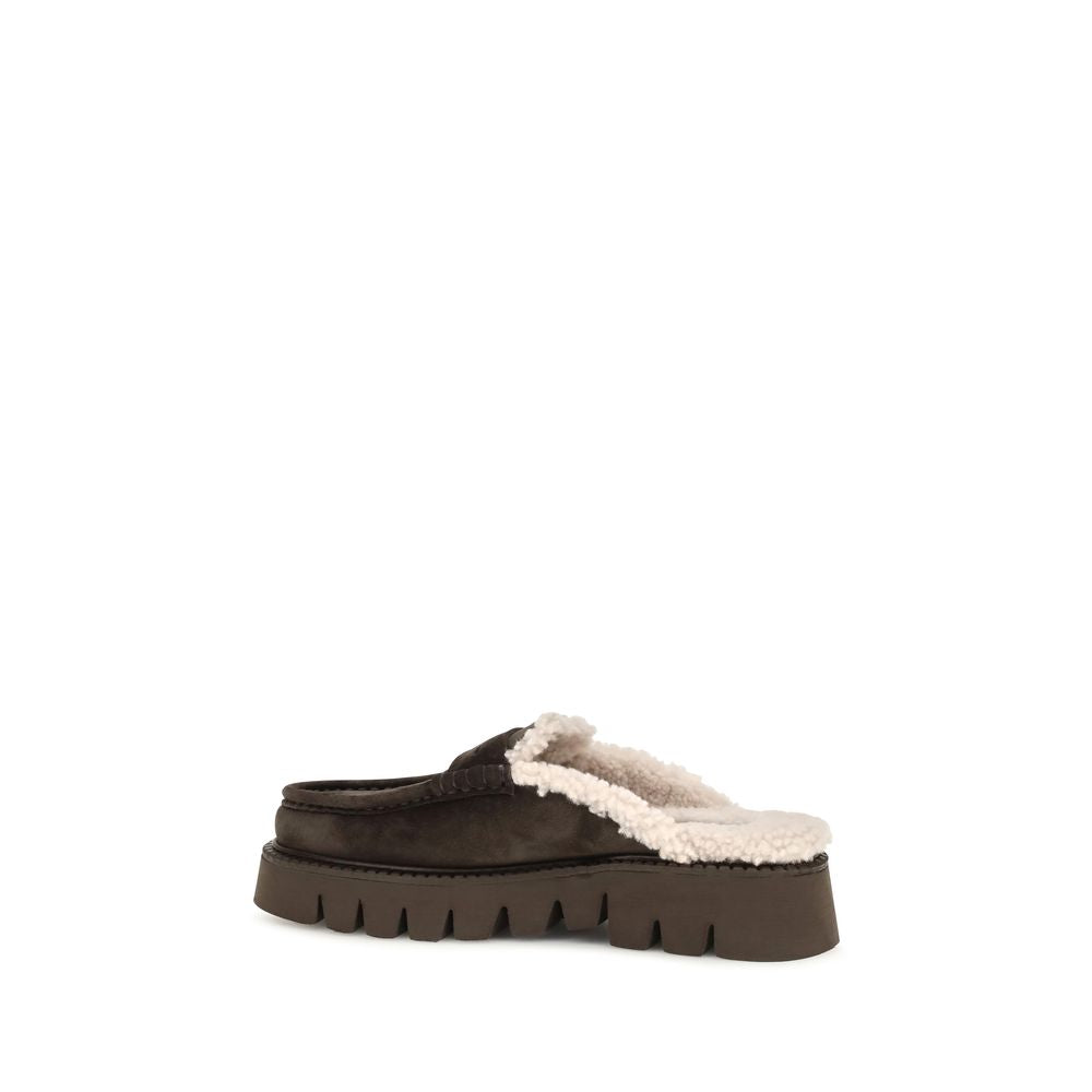 Clogs Mules Flat Shoes by Pedro García for women in bos taurus calf leather brown features an statuesque silhouette from the Women's Bos Taurus Calf Leather Clogs Mules Flat Shoes collection, showcasing a and a statuesque for a statuesque look.