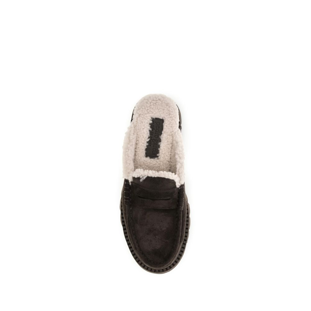 Clogs Mules Flat Shoes by Pedro García for women in bos taurus calf leather brown features an captivating silhouette, showcasing the captivating style of the Women's Bos Taurus Calf Leather Clogs Mules Flat Shoes with its distinct and refined .