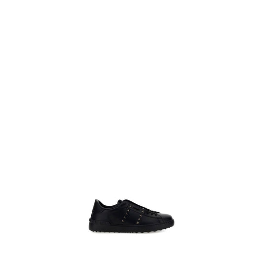 Athletic Sneakers Valentino Garavani men bos taurus calf leather black & signature featuring a avant-garde Rockstud Men's Athletic Bos Taurus Calf Leather Sneakers design with a avant-garde athletic style for a refined finish.