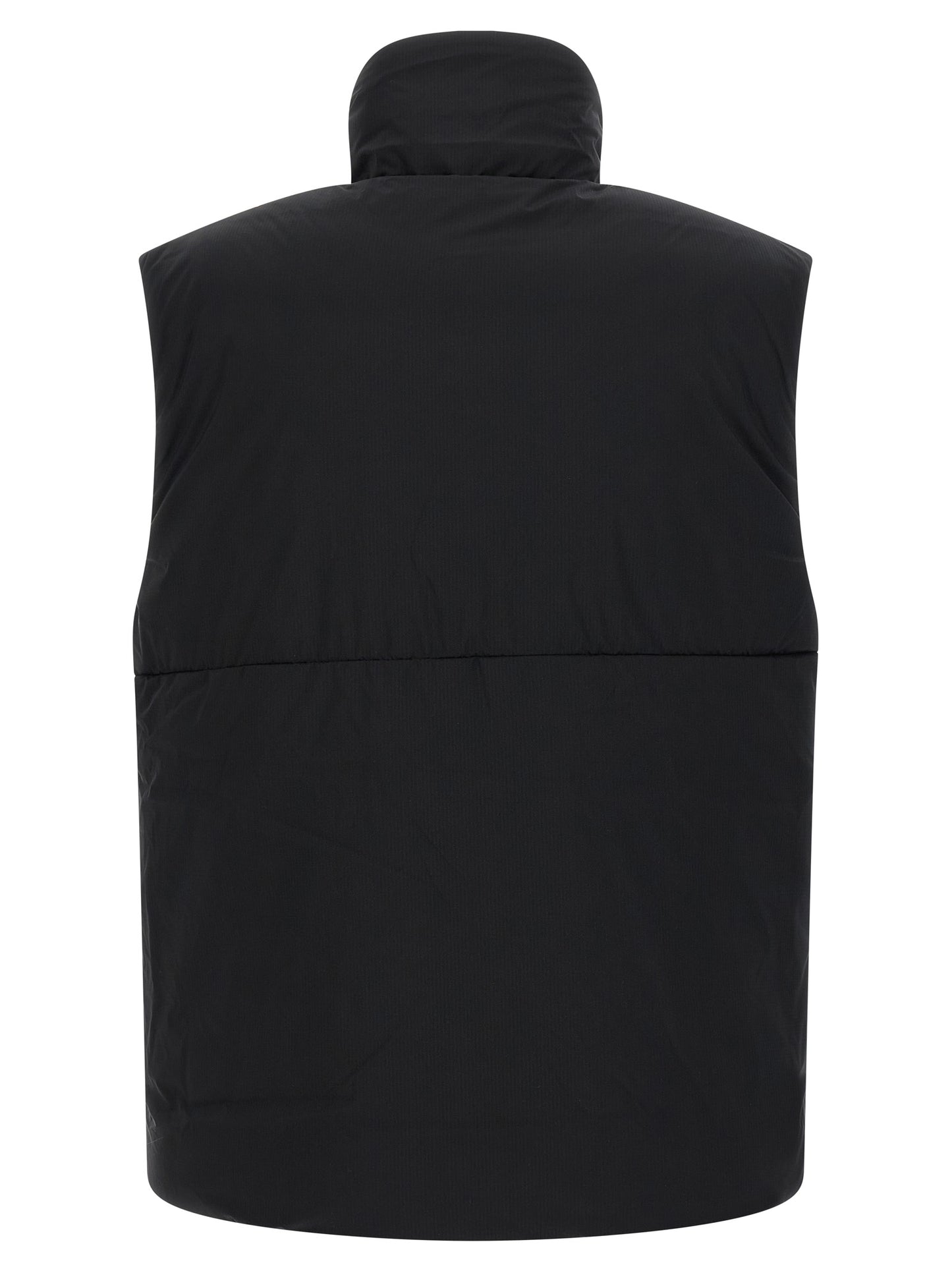 Vest by Canada Goose for men in polyamide black & signature showcases a utilitarian silhouette, artfully incorporating pockets and a utilitarian high-neck neckline for a truly utilitarian finish.