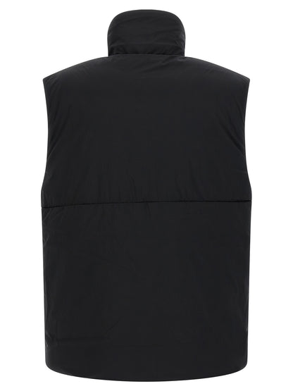 Vest by Canada Goose for men in polyamide black & signature showcases a utilitarian silhouette, artfully incorporating pockets and a utilitarian high-neck neckline for a truly utilitarian finish.