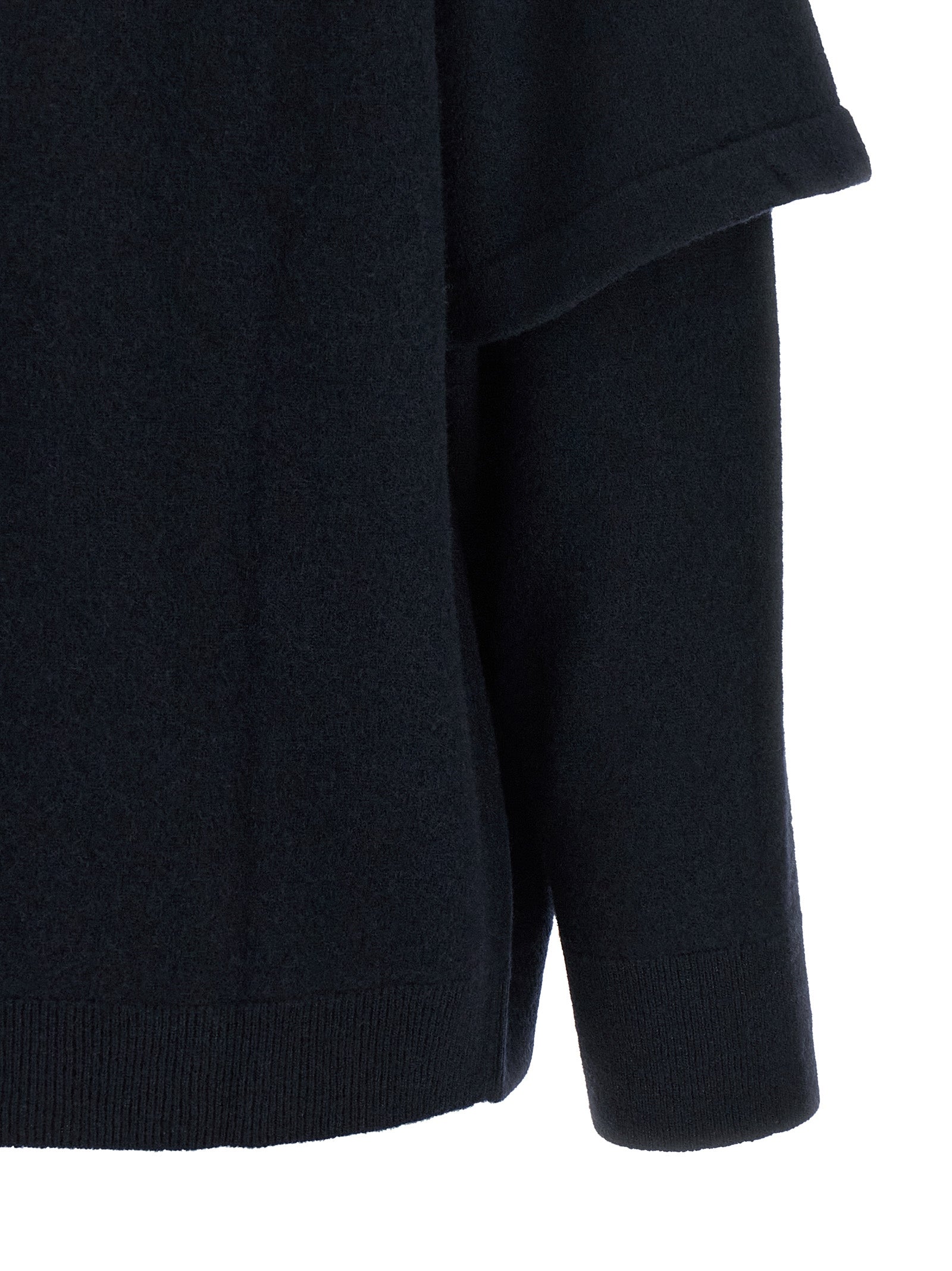 Cardigan by Darkpark for women in cashmere & merino wool navy features a nuanced silhouette with a refined and nuanced detailing for a sophisticated look.