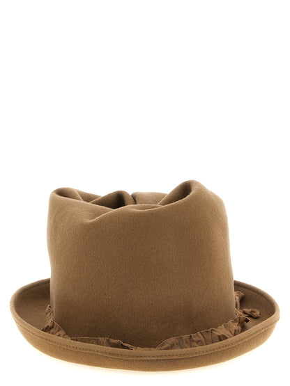 Fedora by Yohji Yamamoto for men in wool beige features an effortlessly chic silhouette, perfectly showcasing the sophisticated effortlessly chic design of this Fedora Ribbon Wool.
