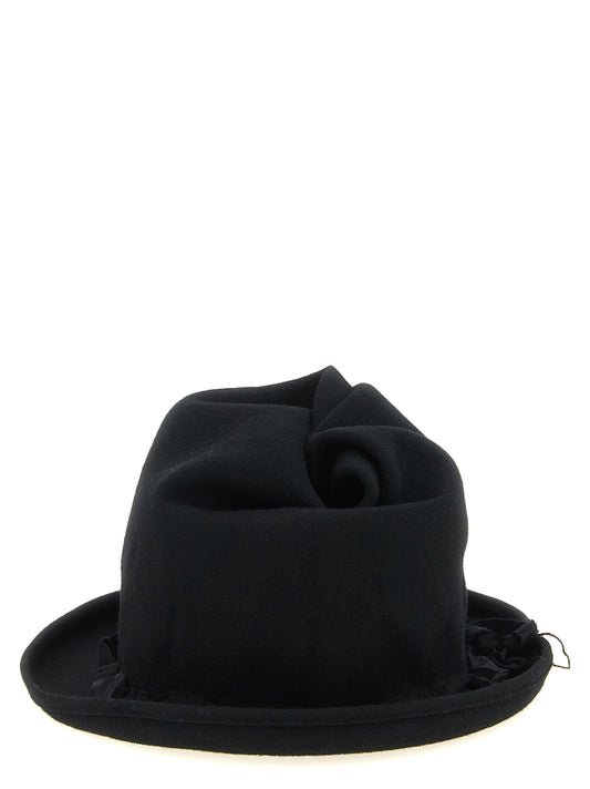 Fedora by Yohji Yamamoto for men in wool black features a timeless silhouette, showcasing the timeless design of the Fedora Play Ribbon Wool collection with a truly timeless finish.