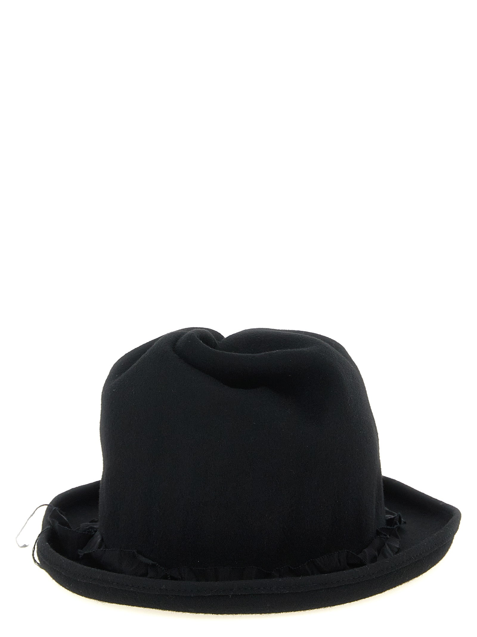 This Fedora by Yohji Yamamoto for men in wool black presents a urban chic silhouette, showcasing the urban chic design elements and sophisticated craftsmanship of the Fedora Play Ribbon Wool.
