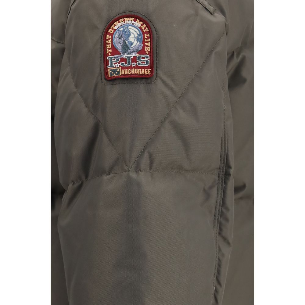 This Puffer Jacket by Parajumpers for women in nylon duck & goose down bicolour & yellow exhibits a edgy silhouette, meticulously detailed with functional pockets & insulated and a edgy for a edgy finish.