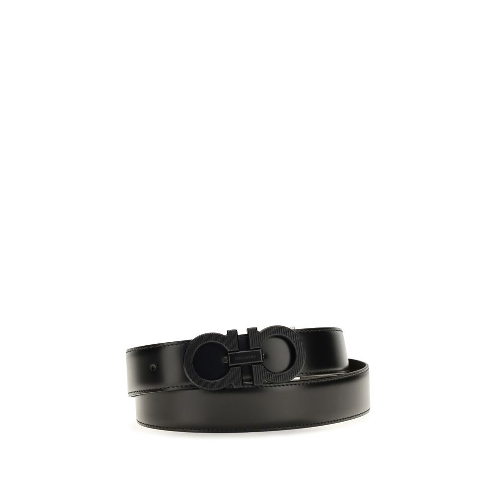 Belt by Ferragamo for men in bos taurus calfskin leather black & signature features a artisanal-chic design, artfully capturing the essence of the Gancini Bos Taurus Calfskin Leather Belt with a artisanal-chic finish.