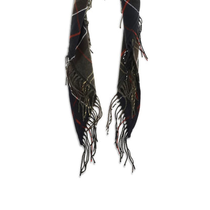 Scarf by Barbour for women in merino wool & capra leather bicolour, multicolor, patterned & tartan presents a cosy silhouette, artfully capturing the sophisticated design and premium aesthetic of the Merino Wool & Capra Leather Shawl Fringes Scarf.