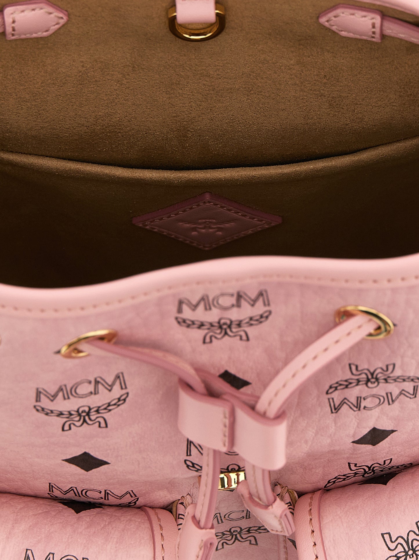 Mini Backpack by MCM for women in suede polyester polyethylene polyurethane leather gold, multicolor, pink & monogram features a effortlessly chic Aren Visetos Suede Polyester Polyethylene Polyurethane Leather Mini Backpack design, showcasing a secure , ample , and versatile backpack-strap & adjustable-strap for a effortlessly chic finish.