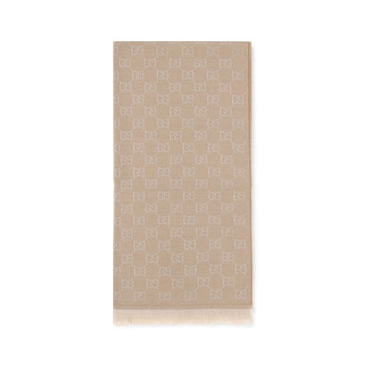 Scarf by Gucci for women in wool beige presents a cosy silhouette, artfully capturing the sophisticated design and premium aesthetic of the Gg Wool Foulard Frayed-Edge Scarf.