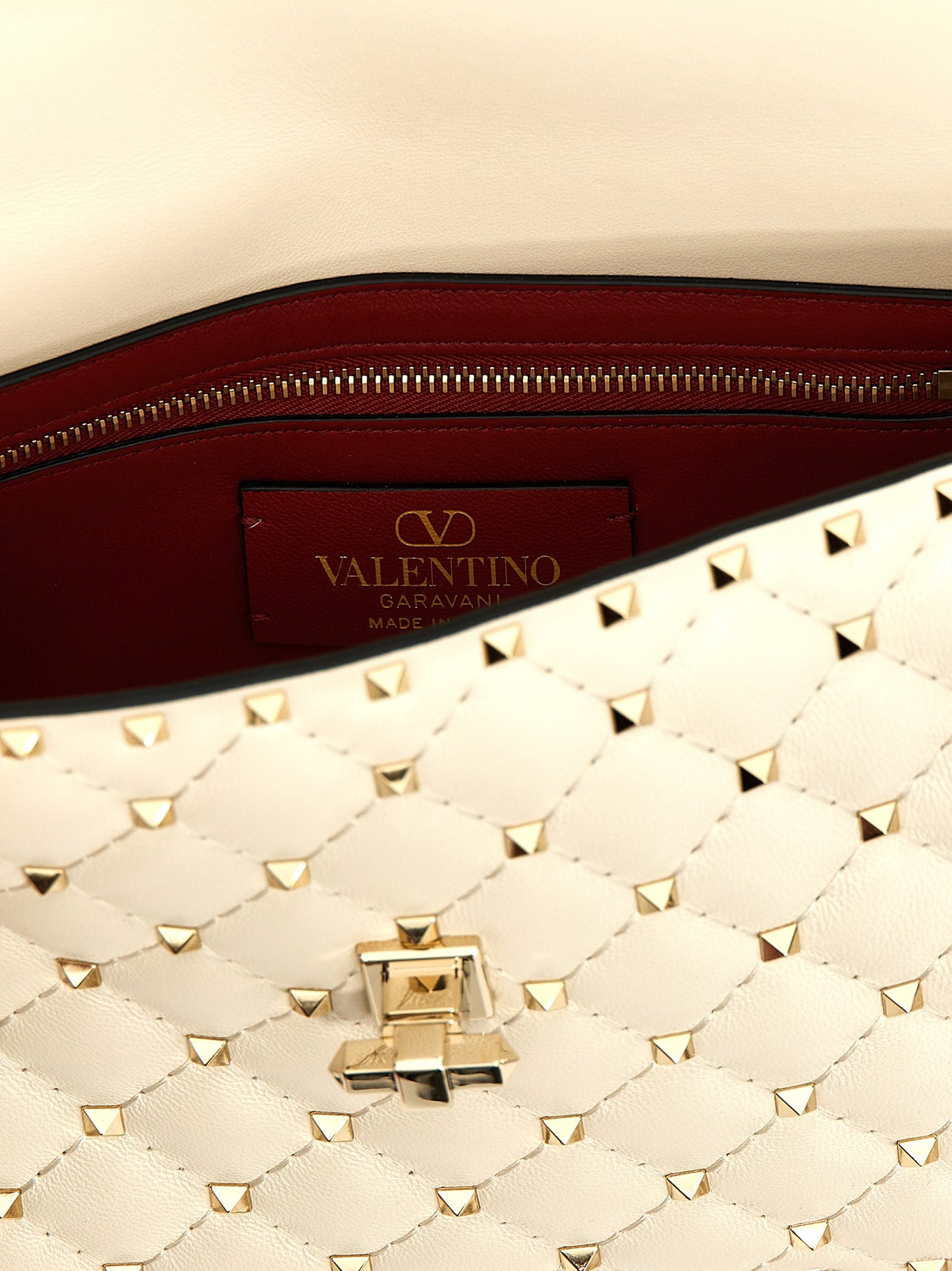Shoulder Flap Bag by Valentino Garavani for women in lamb leather white features a effortless sophistication silhouette, secured by a flap with ample and versatile shoulder-strap & handle for a effortless sophistication finish.